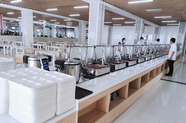 推動(dòng)智能食堂信息管理更新改造，提升餐飲服務(wù)體驗(yàn)——以婚慶禮儀服務(wù)為例的融合創(chuàng)新